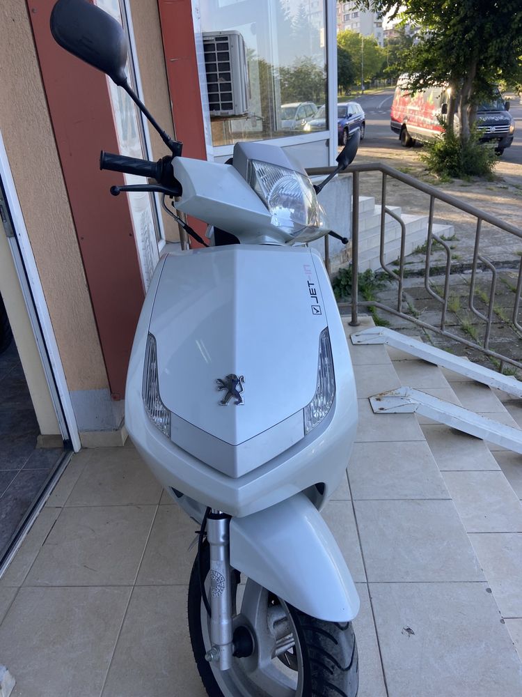 Скутер Peugeot