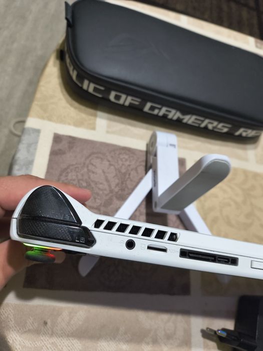 Asus ROG Ally Z1 Extreme