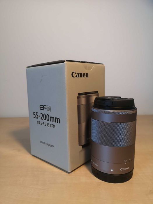 Canon EOS M50 + 15-45mm KIT + Obiectiv 55-200mm + Accesorii (ca nou)