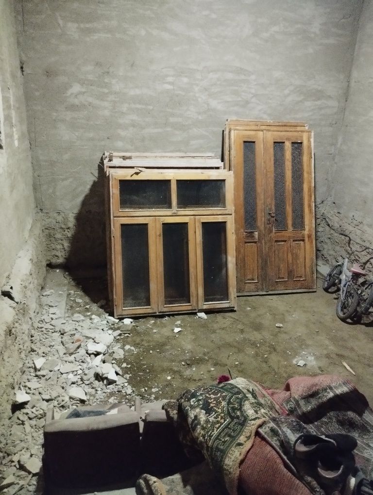 3 ta Eshik 2 toqali(500.000 dan) va 7 ta deraza romlari(300.000dan)