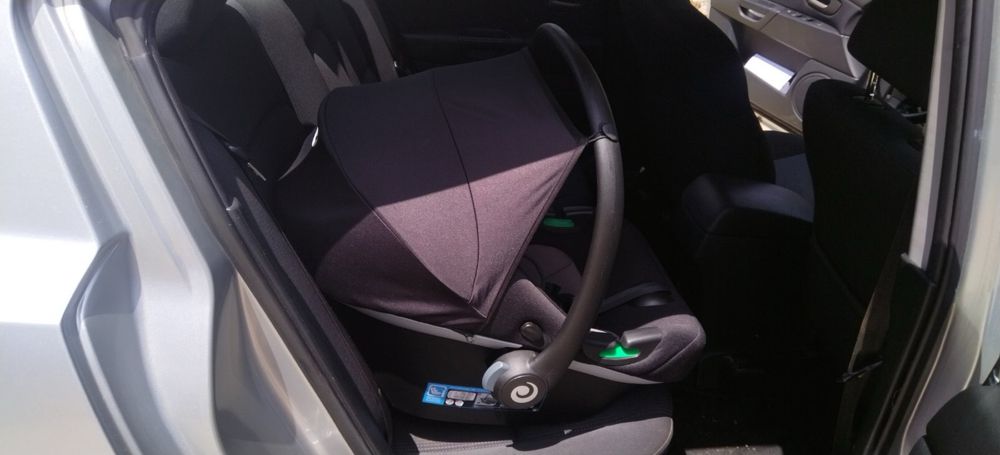 Mazda 3.