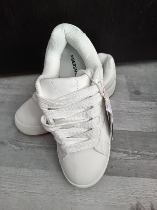 Adidași albi, mărime 36,marca Bershka