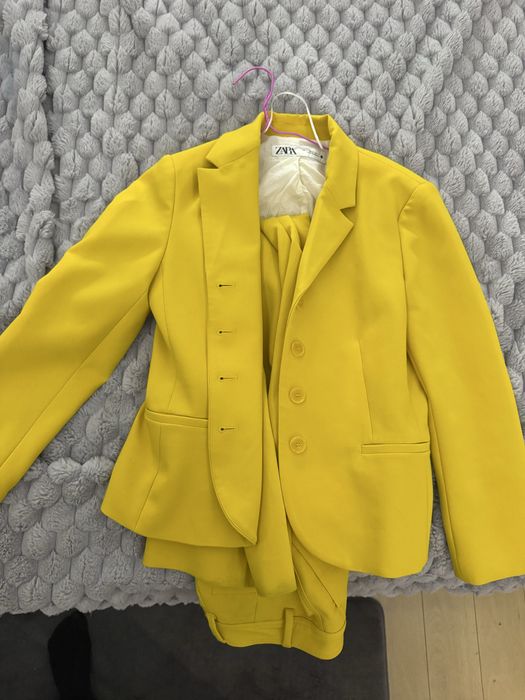 Жълт костюм xs ZARA