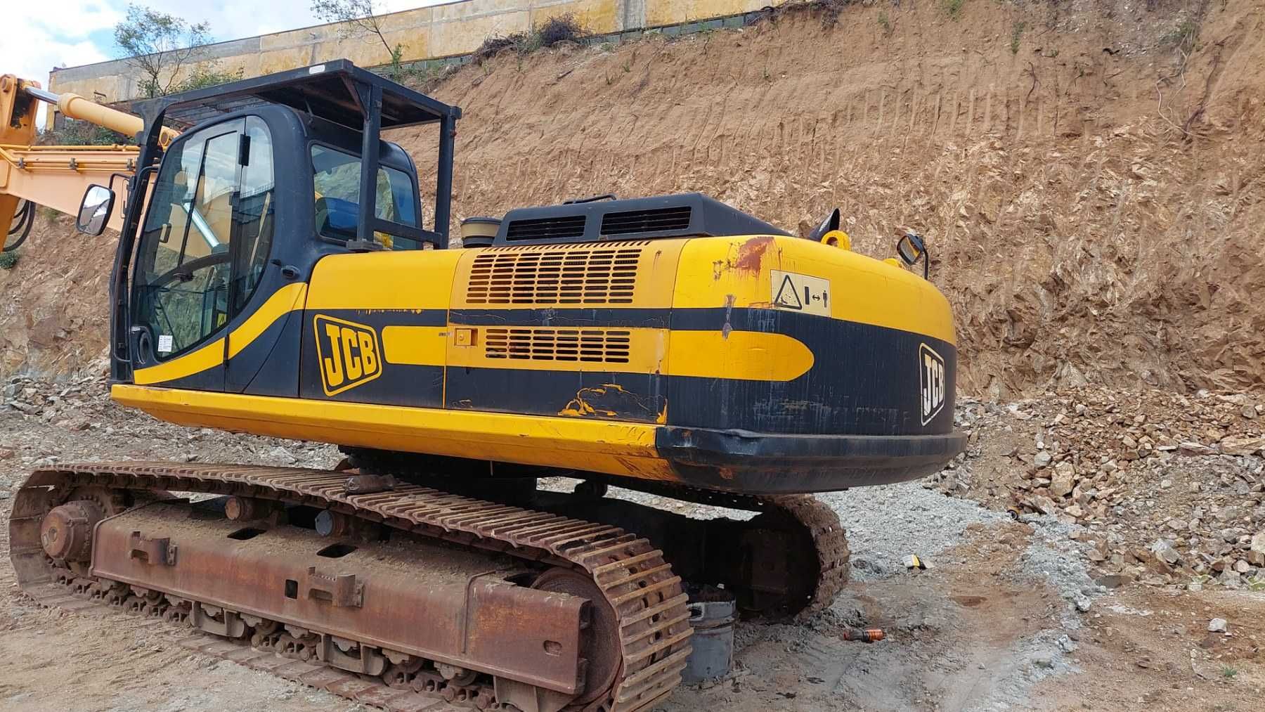 Багер JCB Комбиниран с две стрели