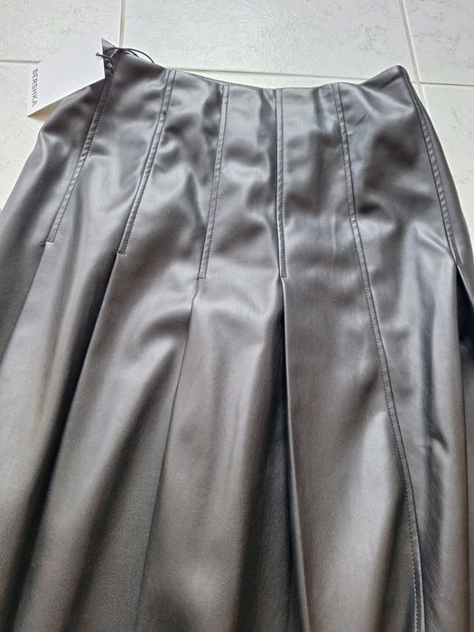 Дамски Кожена пола Bershka, S