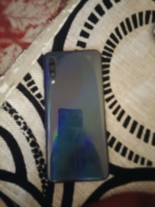 Самсунг А50 на 64 Гб  продаю на запчасти розбитыи экран