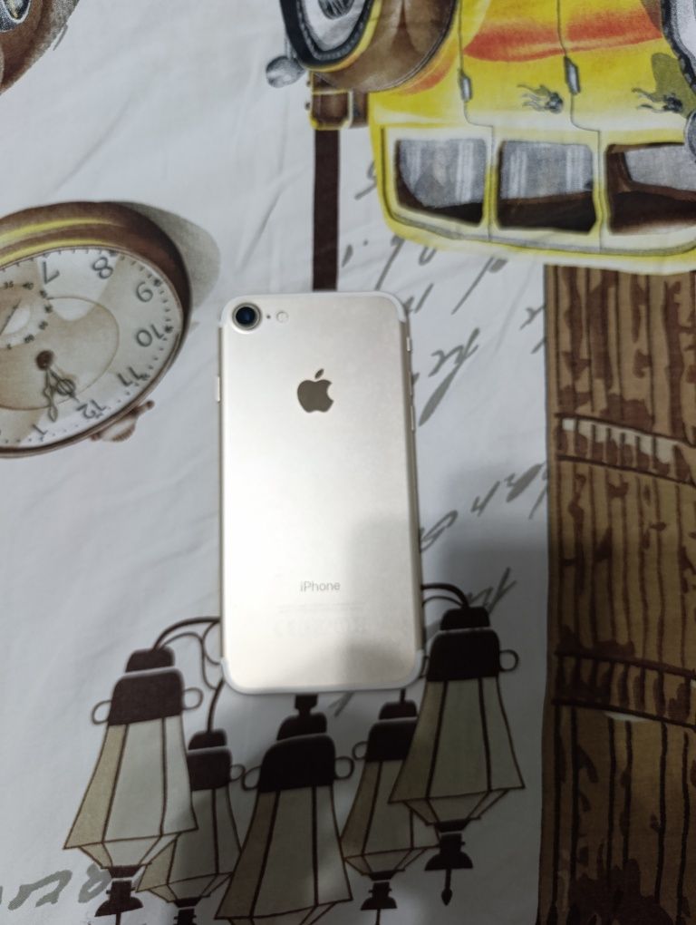 Iphone 7  хорошее состояние