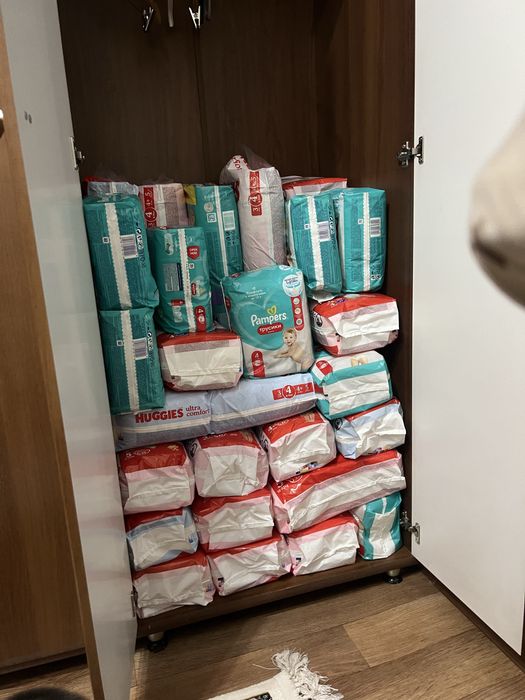 Подгузники и трусики Pampers, Huggies