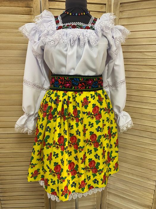 Costum popular pentru femei de Maramures complet