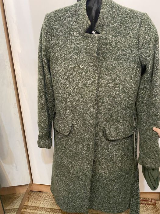 Пальто продаю, нарядное , в отличном состоянии .