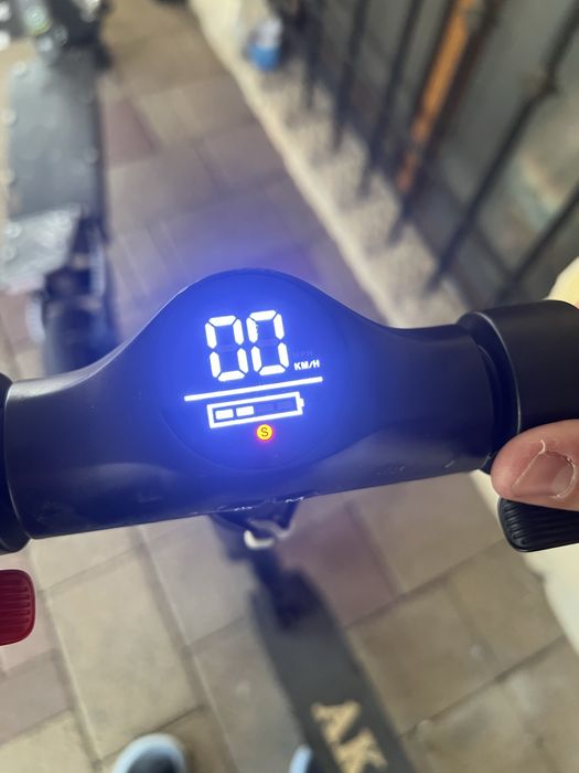 Trotineta electrica akai