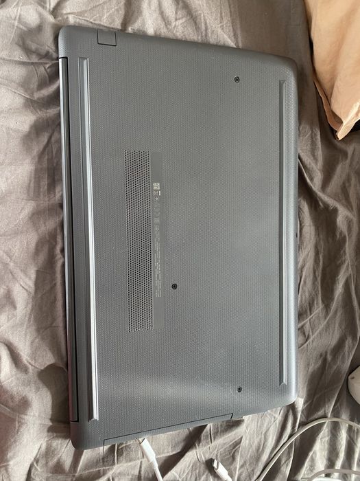 Продавам лаптоп hp