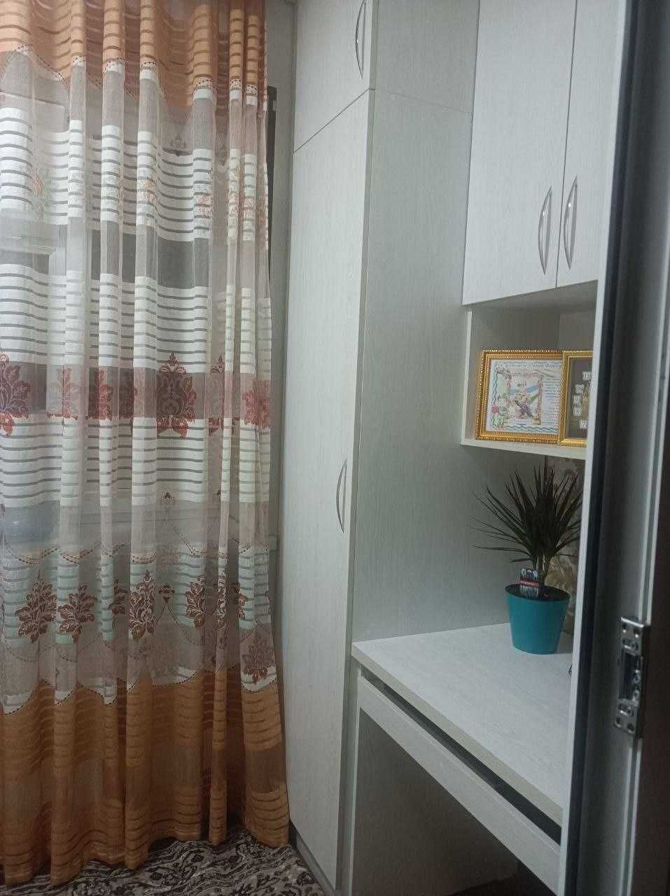 Фаргона шахар хокимият орқасида жойлашган 3 хонали квартира сотилади