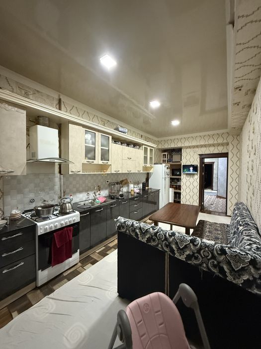 Vokzalda 3 xona kvartira sotiladi arzon narxda