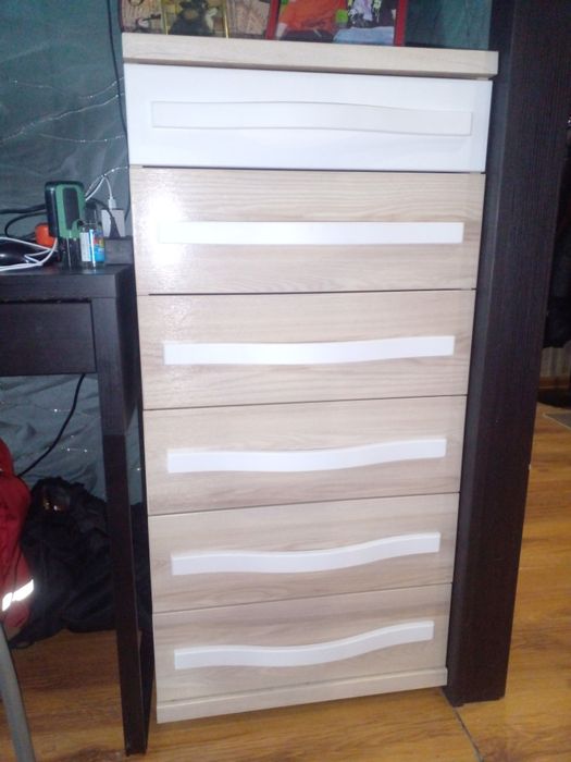 Комод с 6 выдвижными шкафчмками