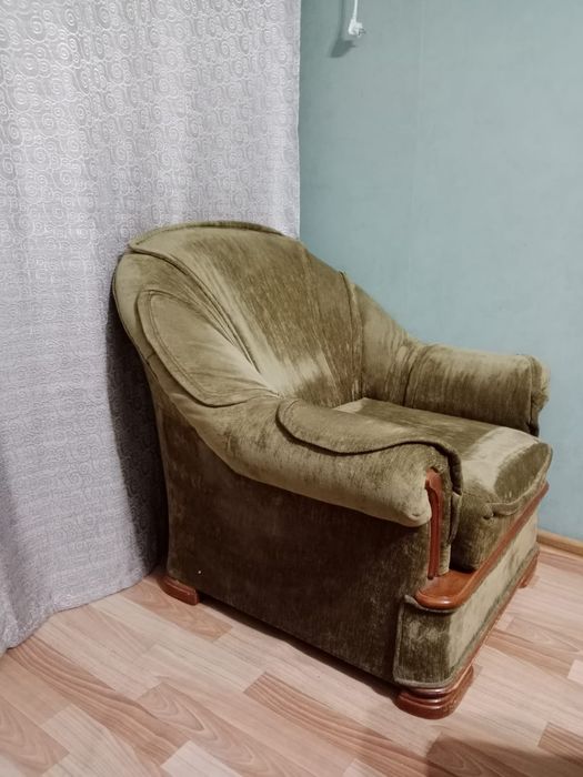 Продам 2 кресла.