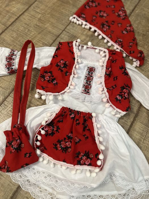 Costum traditional fetite