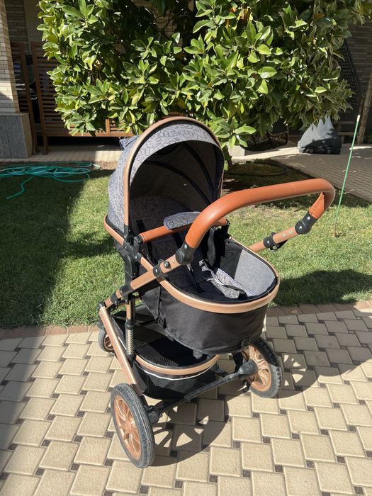 Коляска отличного качества в хорошем состоянии