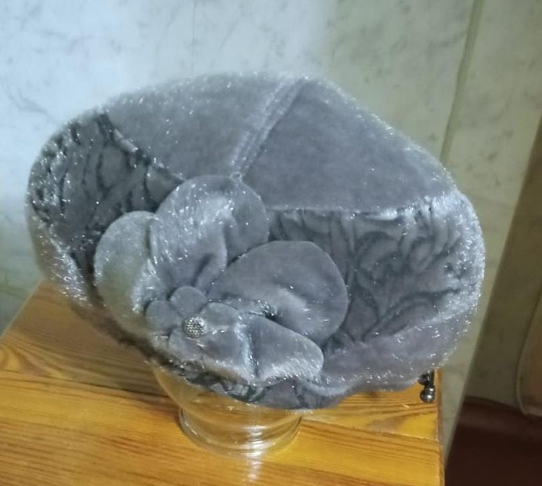 Красивая женская шапка