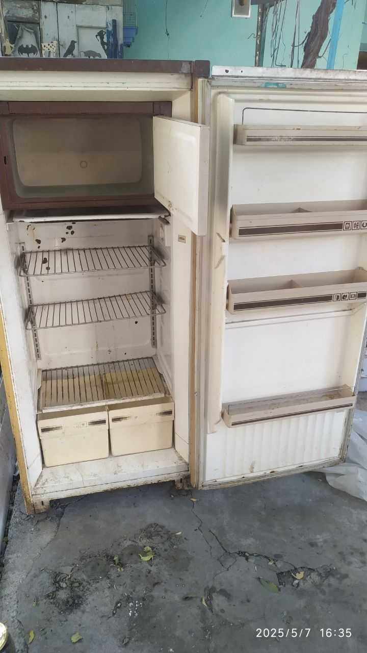 Холодильники на запчасти.