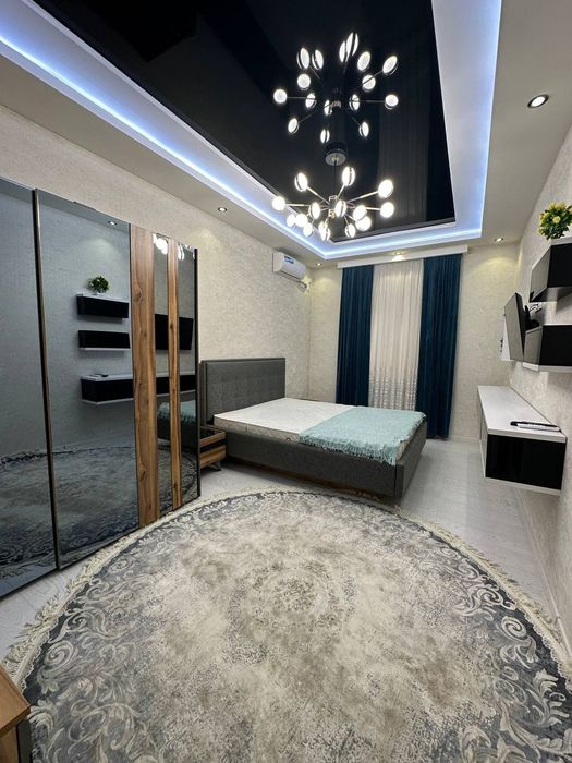 Olmazor Tinchlik metro oldida