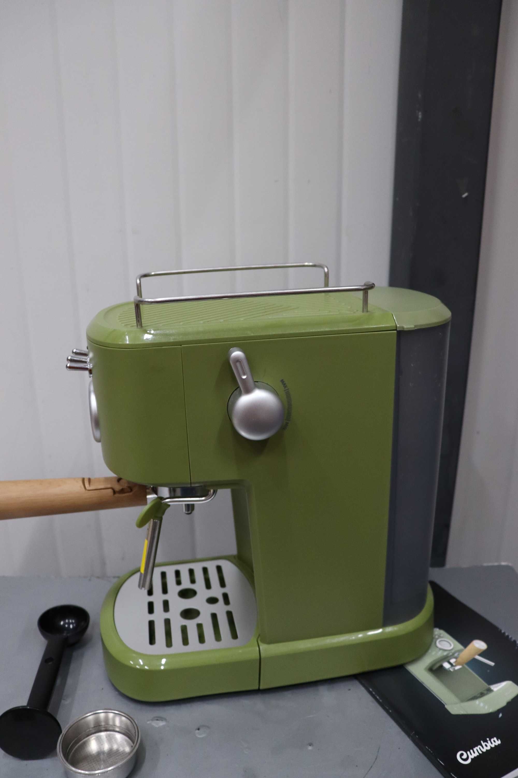 Кафемашина Cecotec Power Espresso 20 Retro Green. 1100W, 20bar
