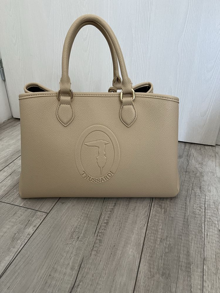 Чисто нова дамска чанта Trussardi