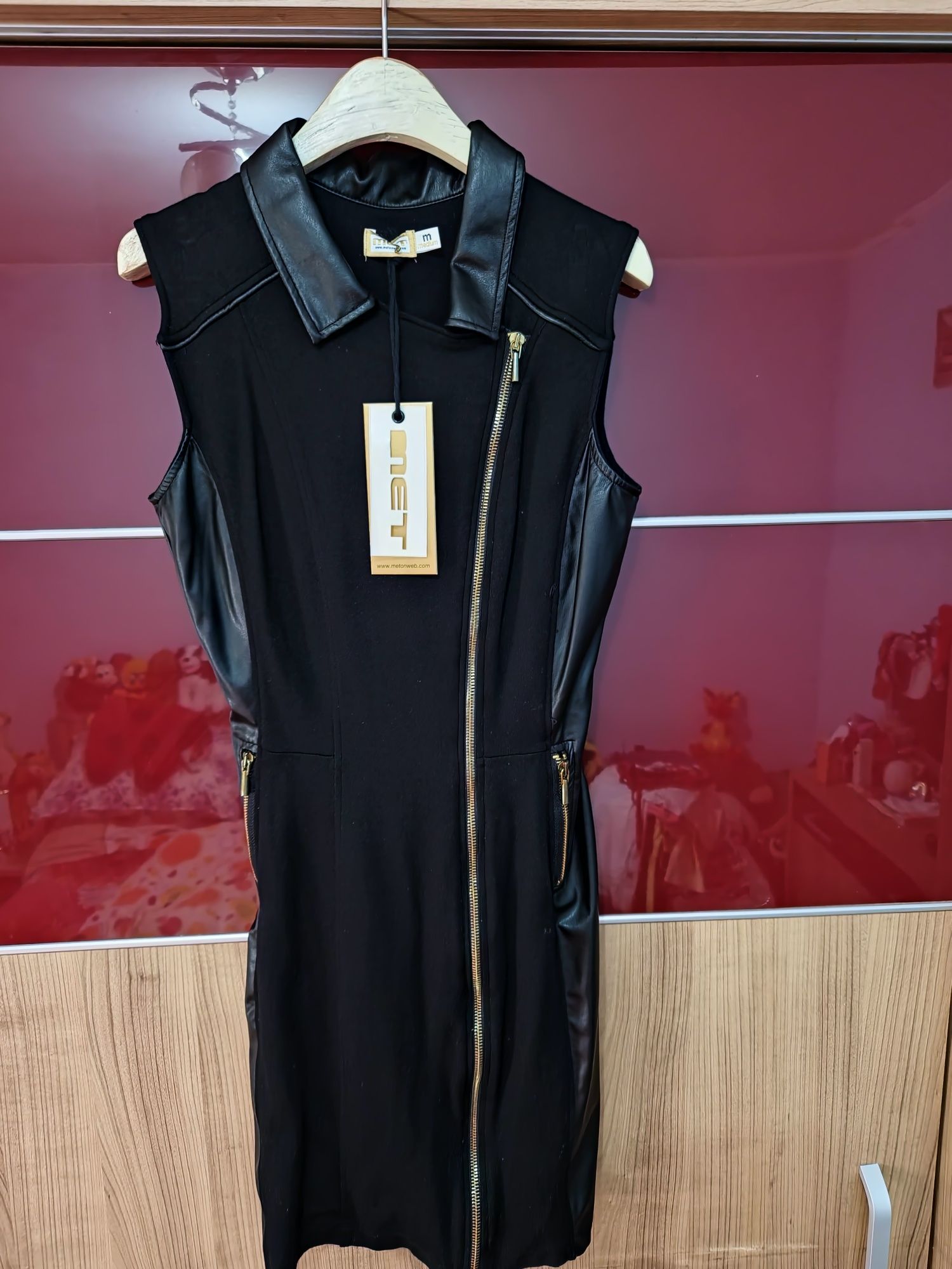 Rochie din catifea și piele ecologică,cu etichetă, mărimea M.