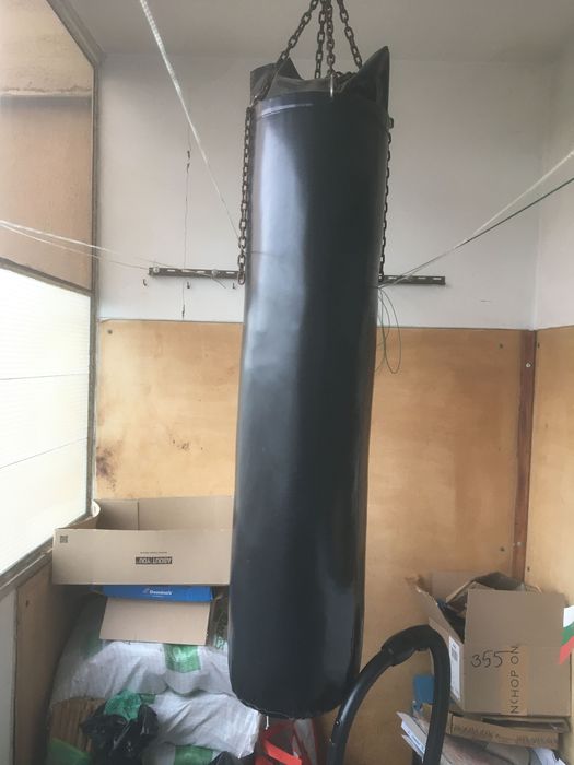 Продавам боксов чувал и ръкавици