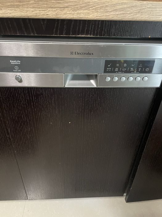 Masina de spalat vase incorporabila Electrolux