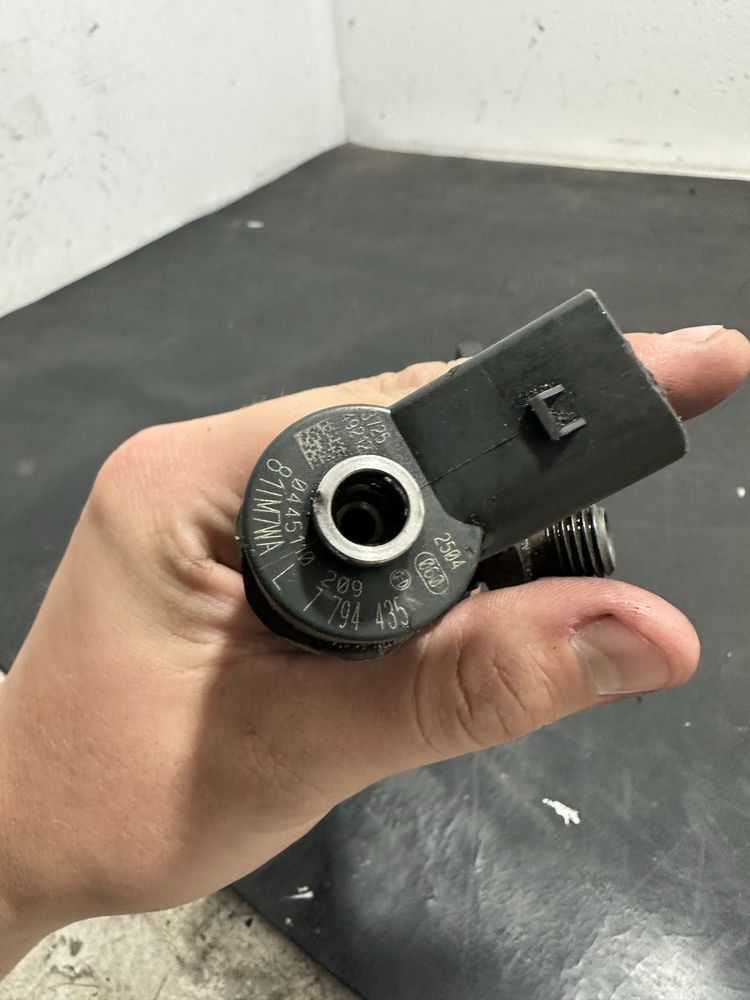Injector injectoare BMW Seria 1 E88 E87 2.0 diesel M47 163cp 7794435