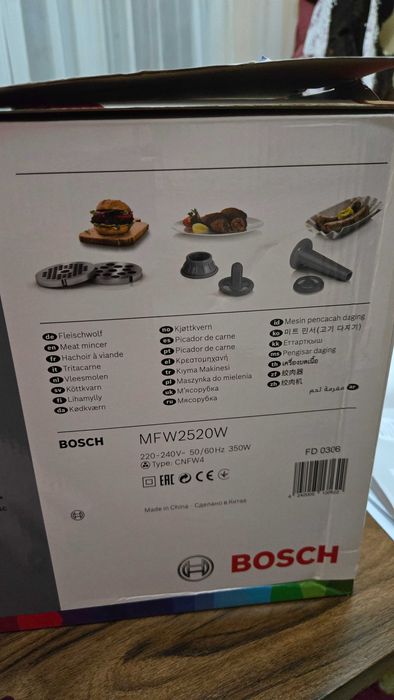 Masina de tocat carne Bosch, 2 site:3.8/8 mm, Accesoriu carnati, Alb