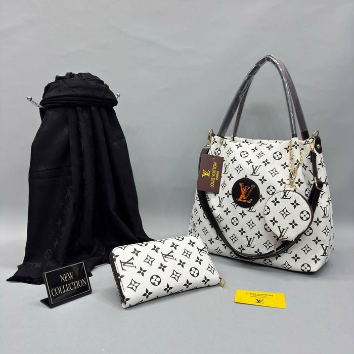 Set Poșetă , eșarfă și portofel