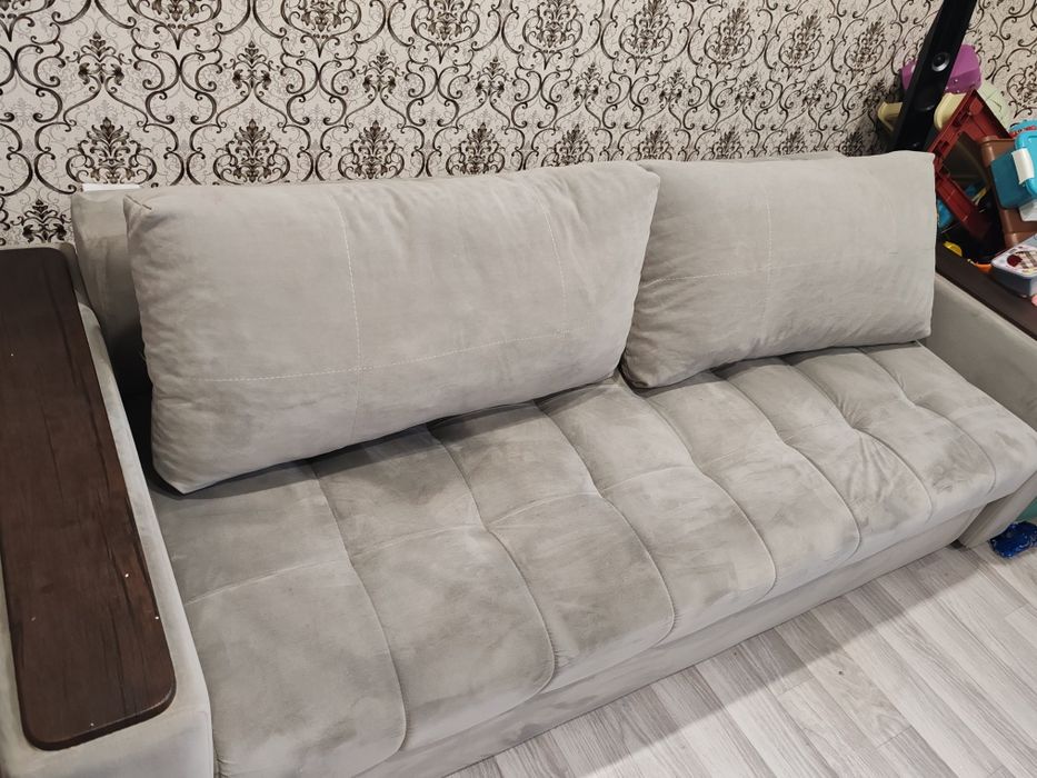 Продам диван в сером цвете