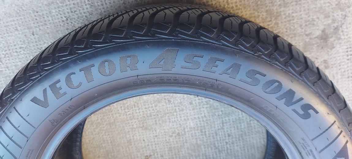 Set 2buc 235/55 R17 103V Goodyear Vector 4Seasons M+S iarnă