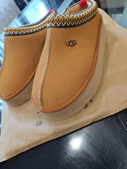 Дамски обувки UGG чисто нови