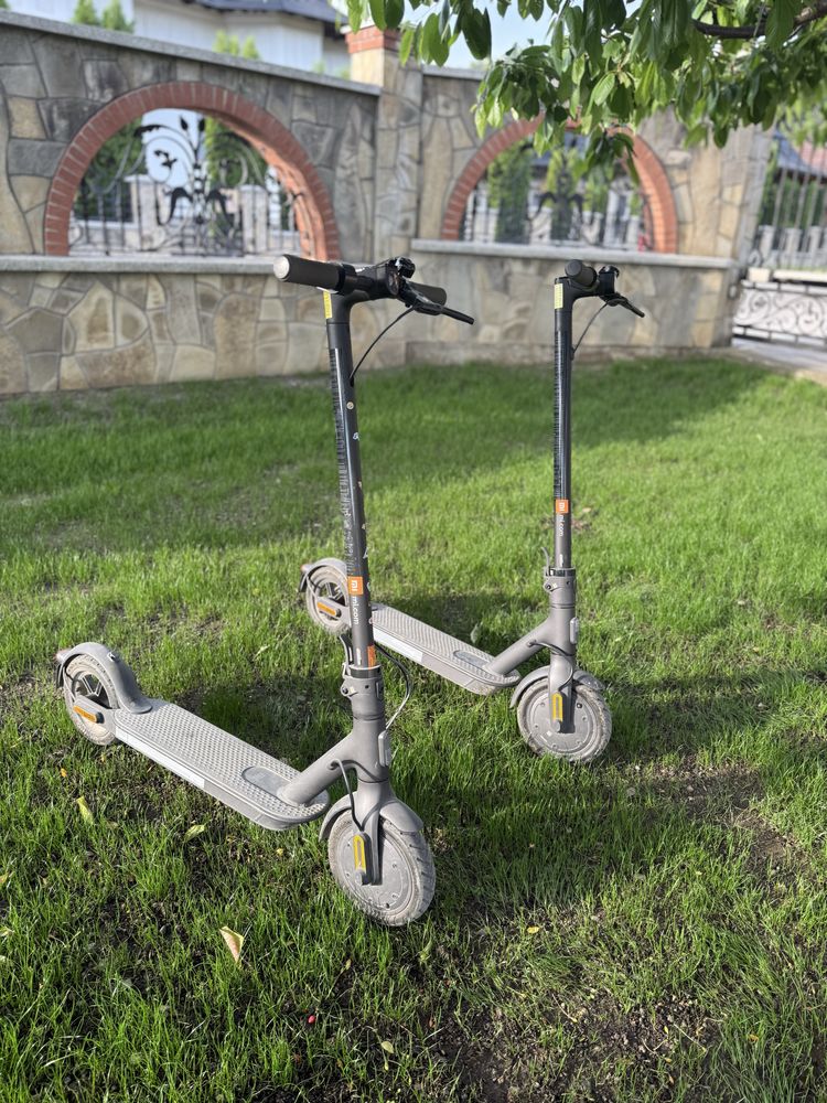 !PROMO!Doua trotinete electrice Xiaomi Mi Electric Scooter Essential