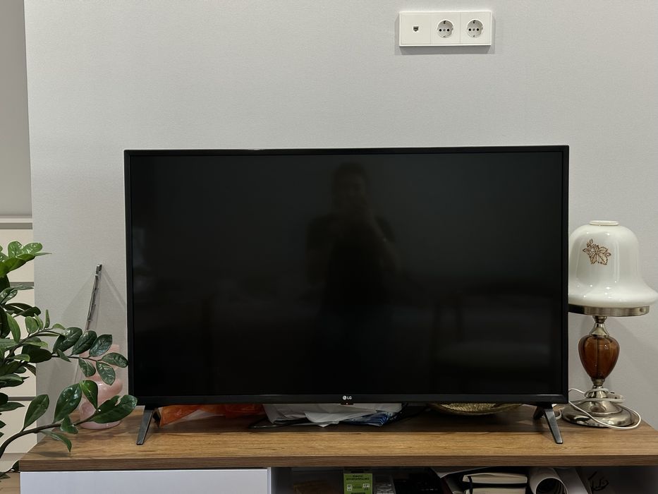 Телевизор LG с пультом. Отличная картинка и звук. Кабельное ТВ.