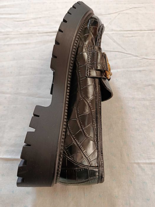 Продам женскую обувь.