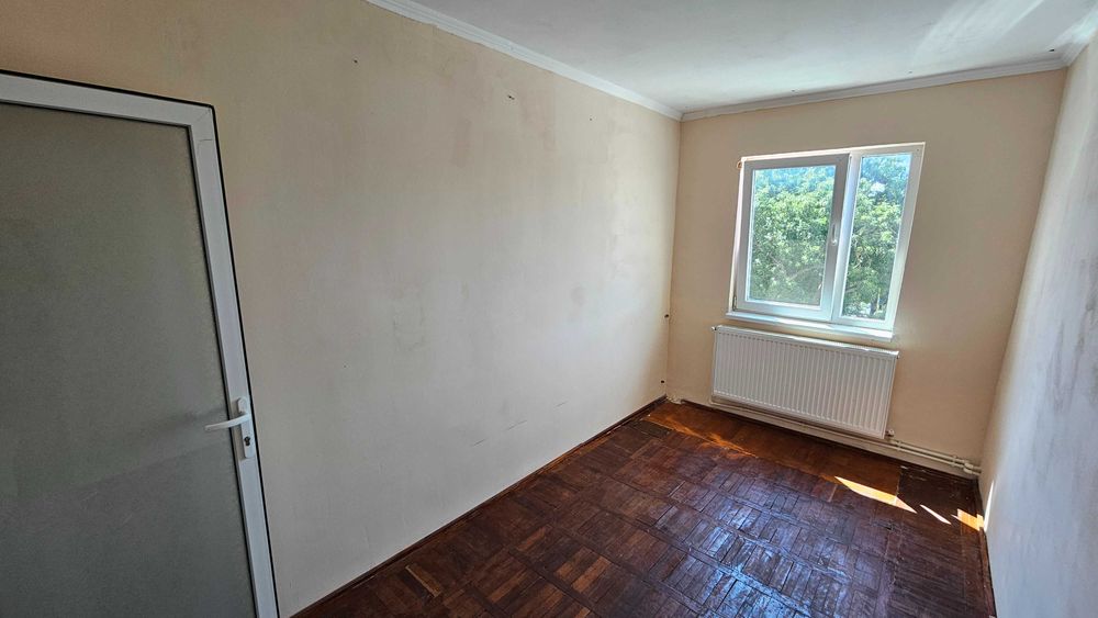 Apartament 3 camere, 44 mp, zona Salvare/Sabrosso (direct proprietar)