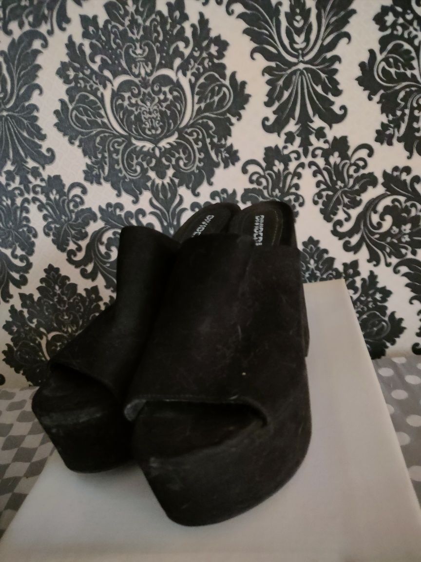 Pantofi cu catarame si tinte Reserved // Sandale H&M // negru // 40