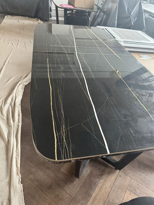 Стол мраморный черный в отличном состоянии