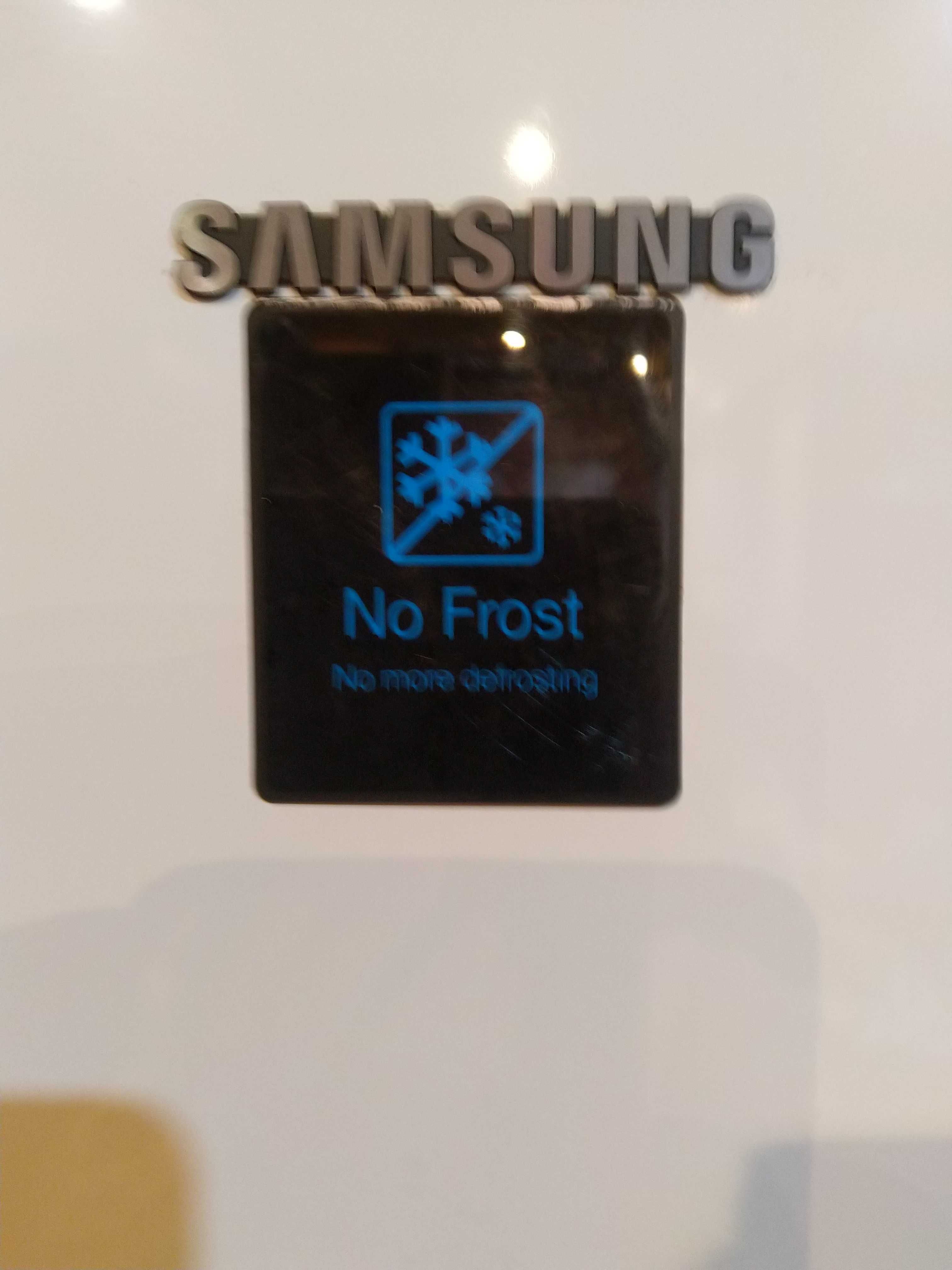 Vând combină frigorifică marca SAMSUNG, NoFrost (fără gheață).