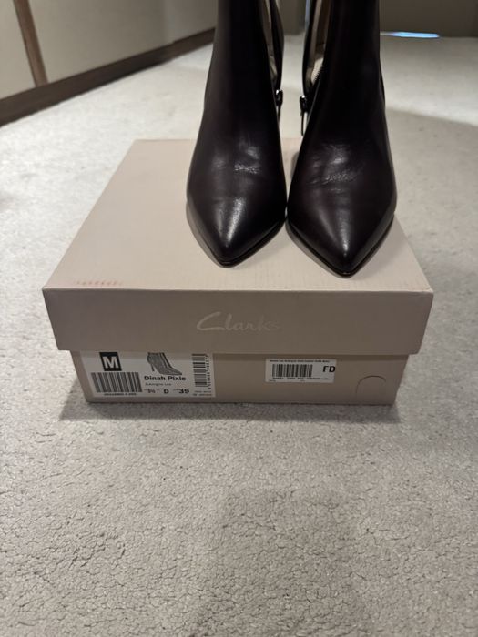 Боти от естествена кожа Clarks, тъмновиолетови, 39 номер