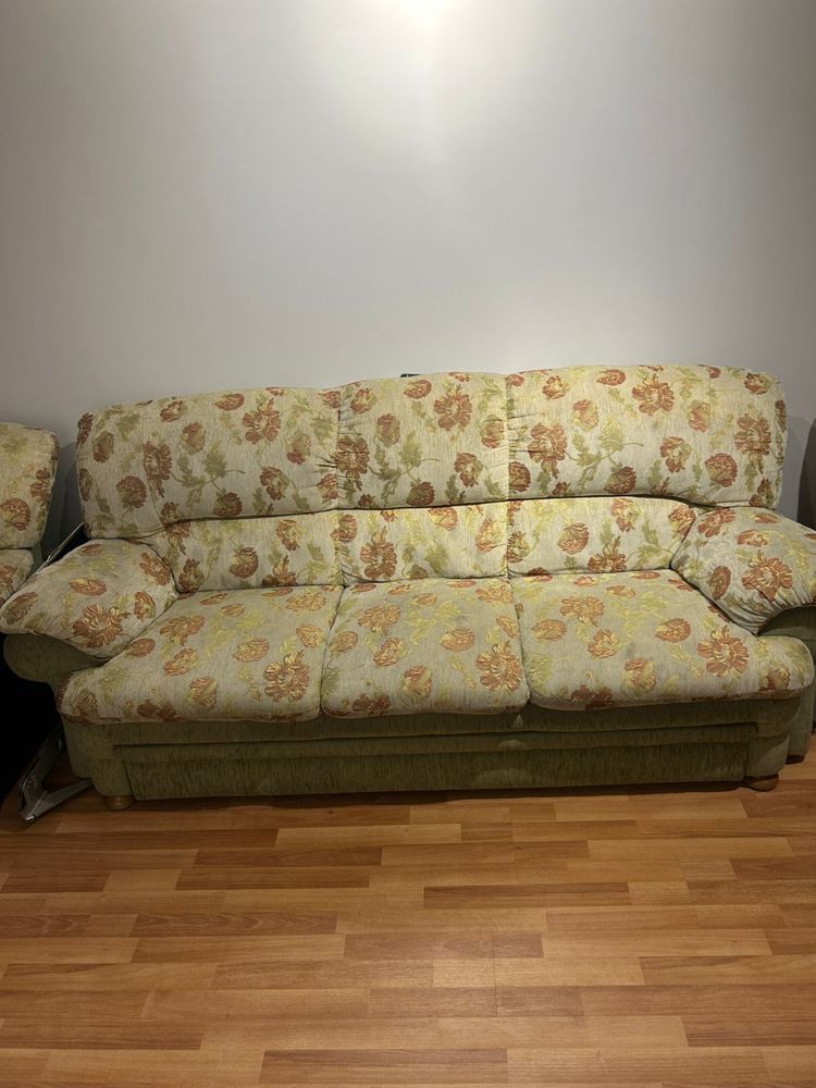Продам диван с креслами
