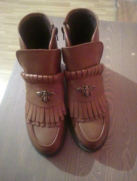 Ghete dama din piele