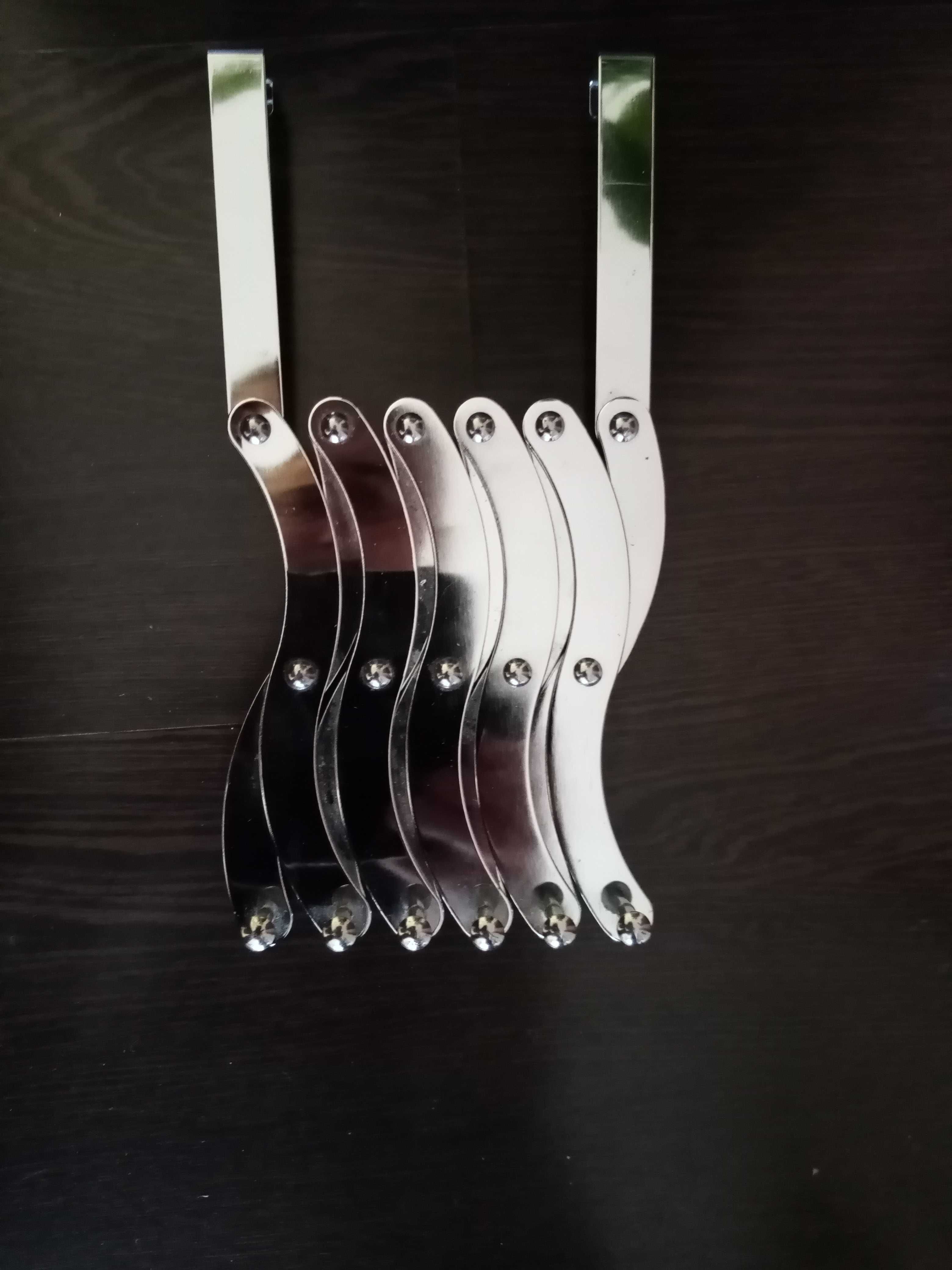 Vand suport nou din metal pentru usa de la baie