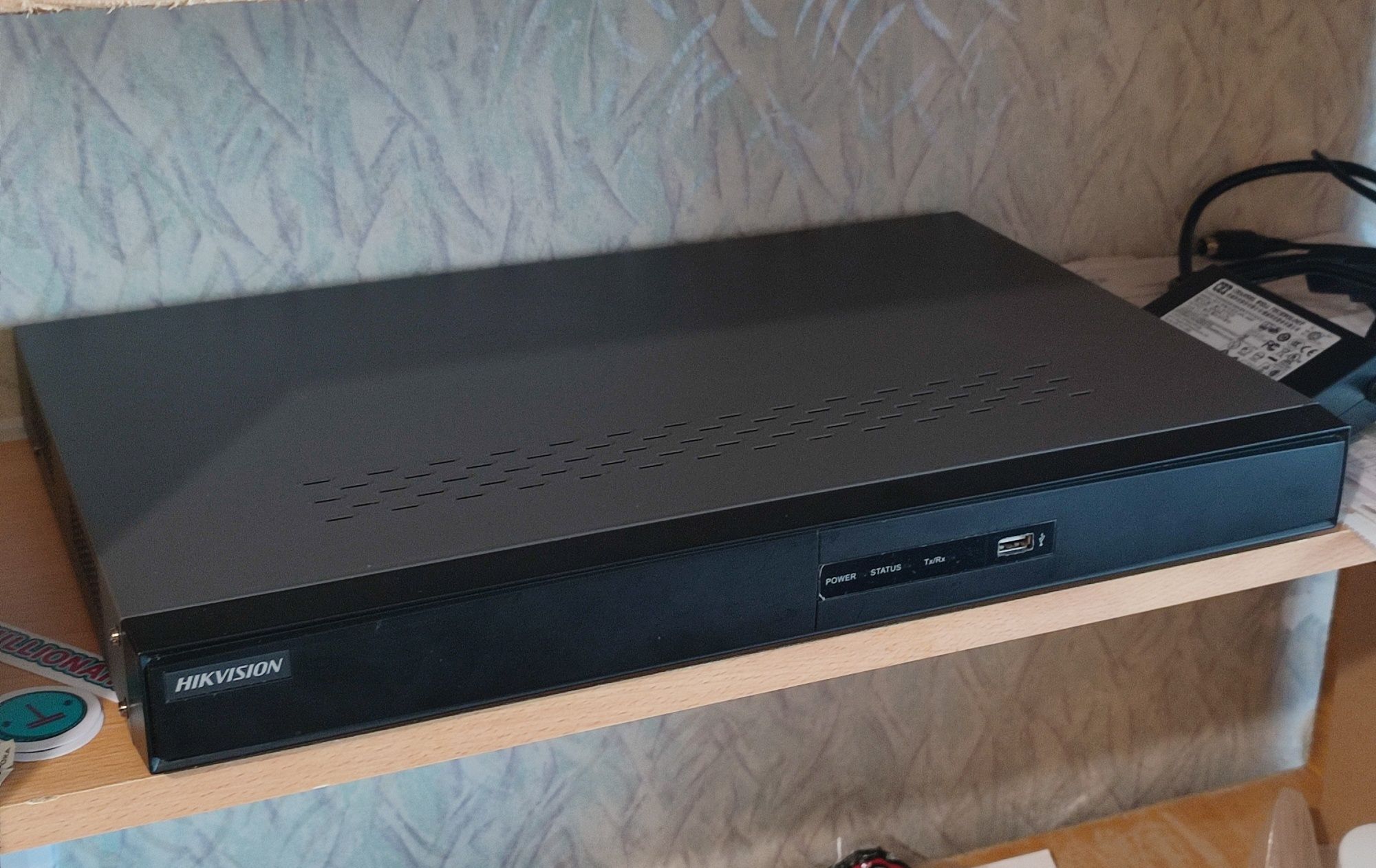 Видеорегистратор Hikvision на  8 камер видеонаблюдения. Память 1тб