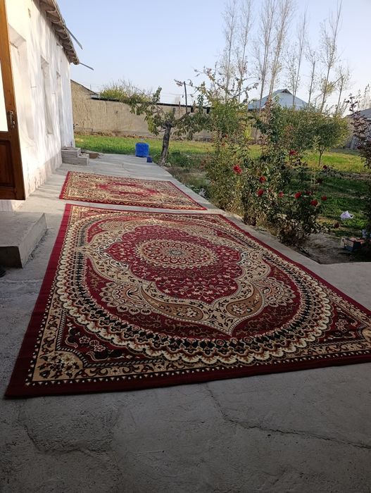 Dubayski gilamlar sotiladi ikkta bor 1.3.470 2/.3.x3.70m ishlatilmagan