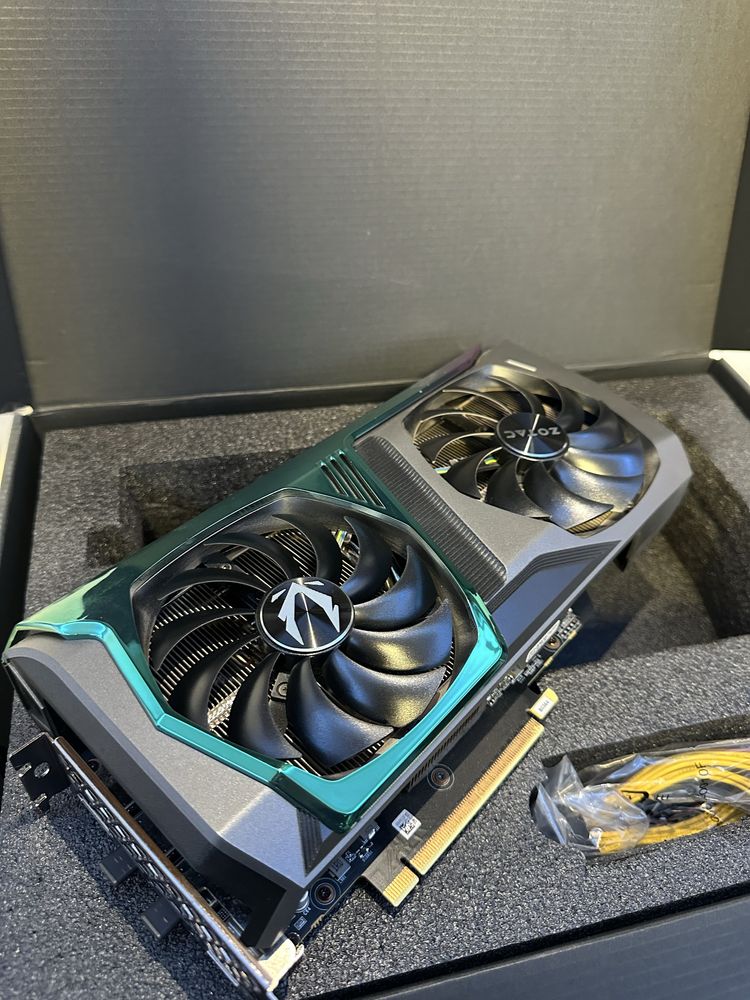 ZOTAC RTX 3070 AMP HoloBlack 8GB – Отлично състояние, почти нова